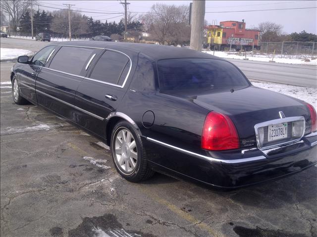 Lincoln Town Car 2003 photo 2