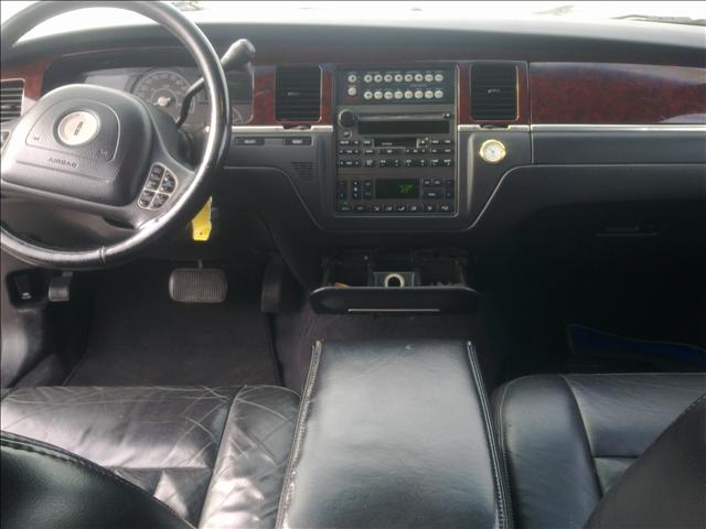 Lincoln Town Car 2003 photo 4