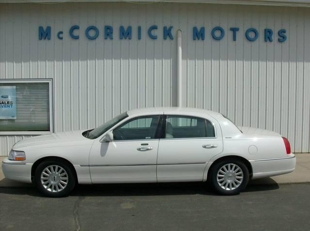 Lincoln Town Car DOWN 4.9 WAC Sedan