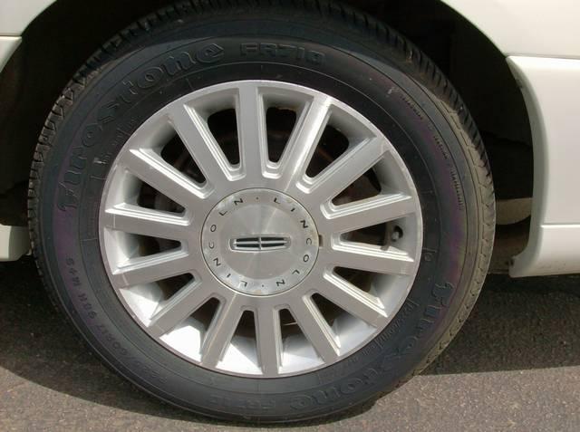 Lincoln Town Car 2003 photo 2