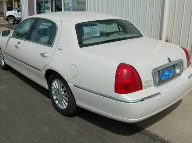 Lincoln Town Car 2003 photo 3