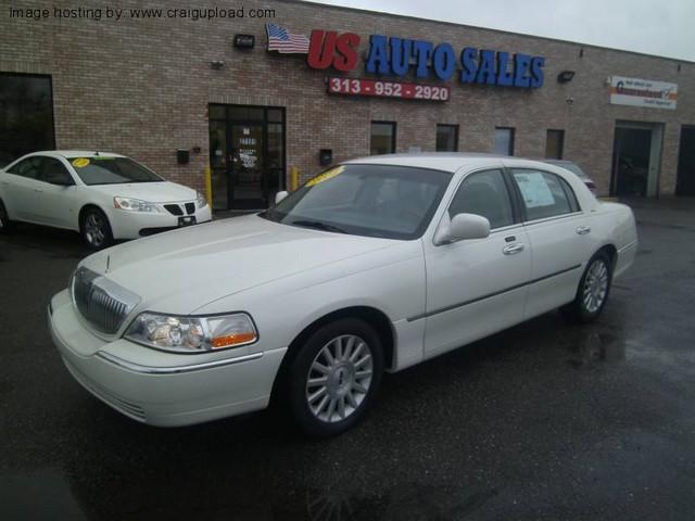Lincoln Town Car GLS PZEV Sedan