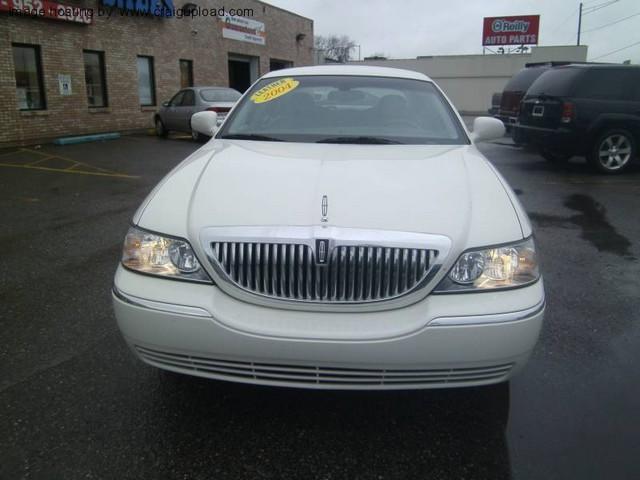 Lincoln Town Car 2004 photo 1