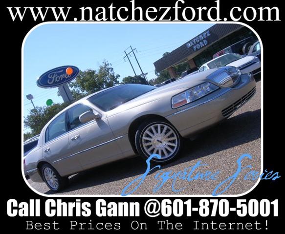 Lincoln Town Car DOWN 4.9 WAC Sedan