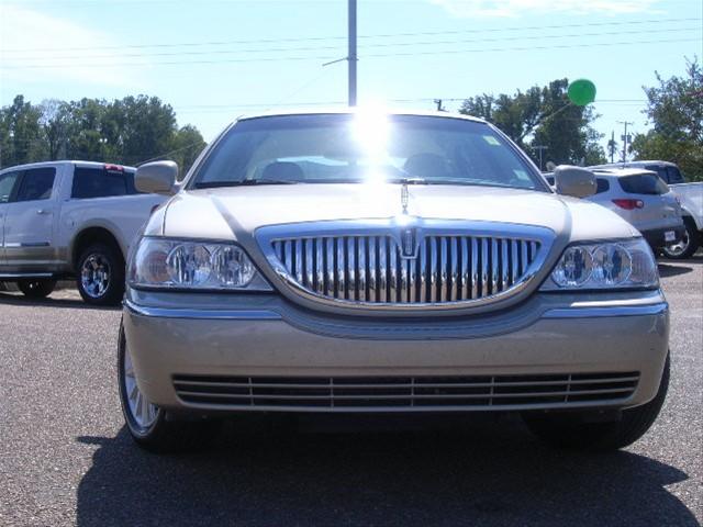 Lincoln Town Car 2004 photo 3