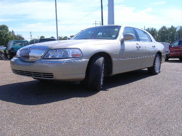 Lincoln Town Car 2004 photo 4