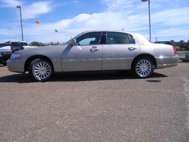 Lincoln Town Car 2004 photo 5