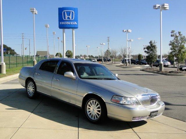 Lincoln Town Car 2004 photo 1
