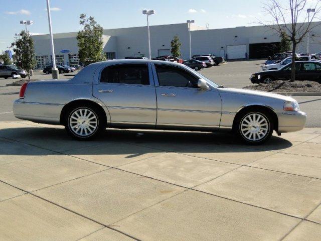 Lincoln Town Car 2004 photo 3