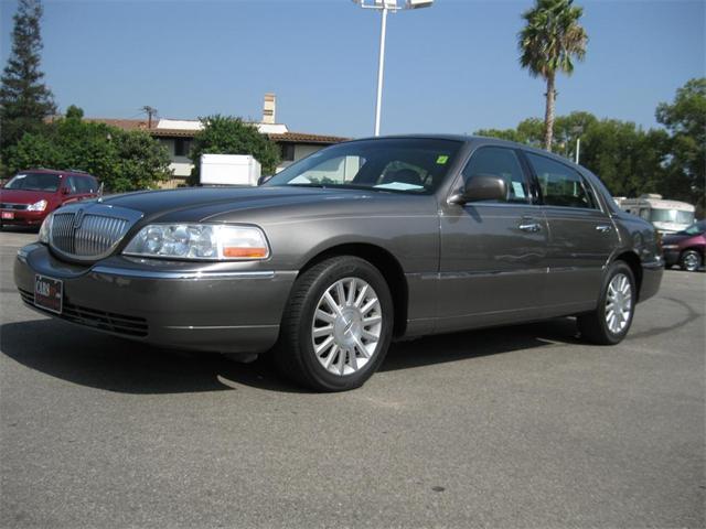 Lincoln Town Car DOWN 4.9 WAC Sedan