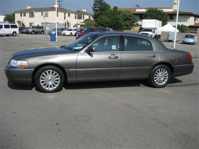 Lincoln Town Car 2004 photo 4