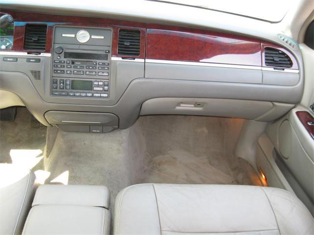 Lincoln Town Car 2004 photo 5
