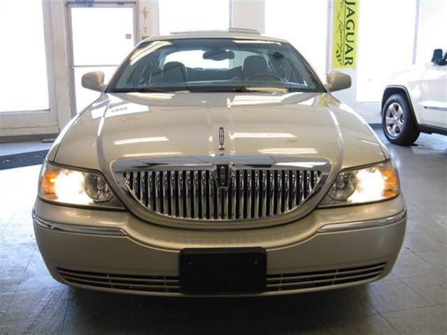 Lincoln Town Car Platinum Supercrew Sedan