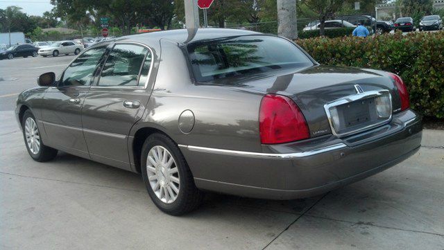 Lincoln Town Car DOWN 4.9 WAC Sedan
