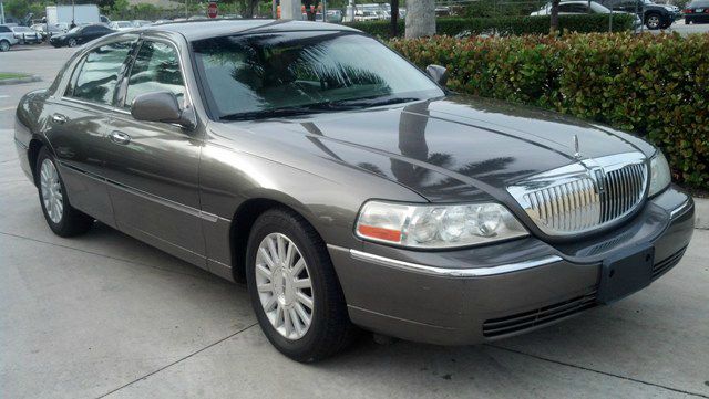Lincoln Town Car 2004 photo 3