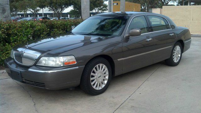 Lincoln Town Car 2004 photo 4