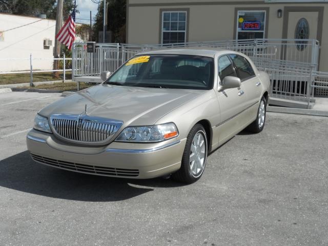 Lincoln Town Car DOWN 4.9 WAC Sedan
