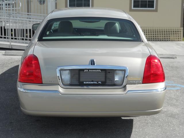 Lincoln Town Car 2004 photo 5
