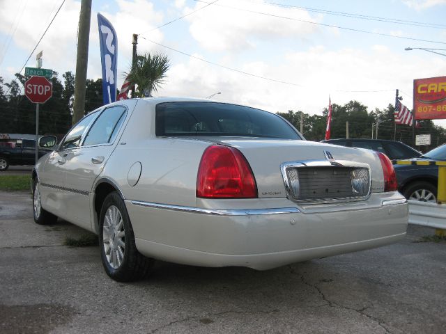 Lincoln Town Car GLS PZEV Sedan