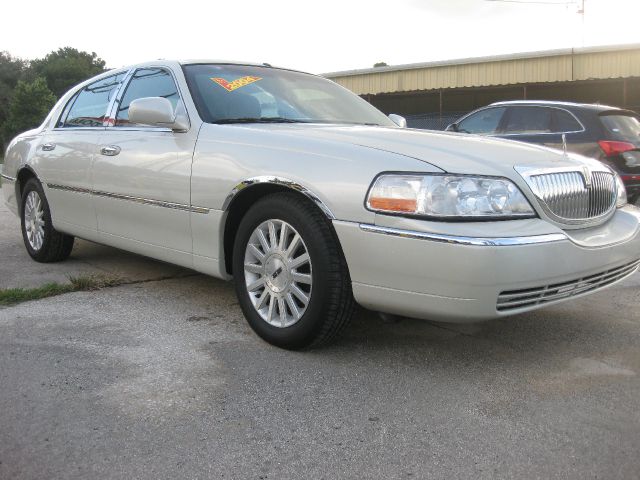 Lincoln Town Car 2004 photo 1