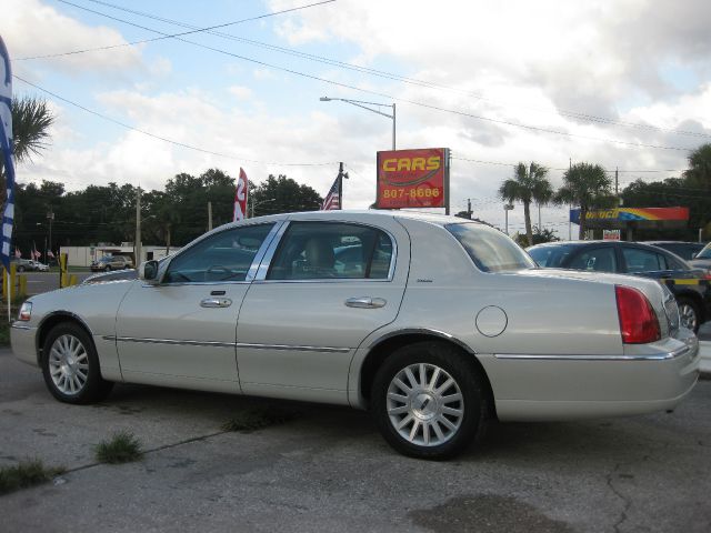 Lincoln Town Car 2004 photo 3