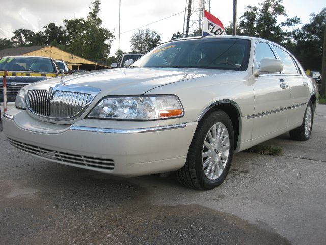 Lincoln Town Car 2004 photo 4