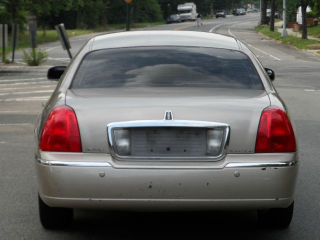 Lincoln Town Car DOWN 4.9 WAC Sedan