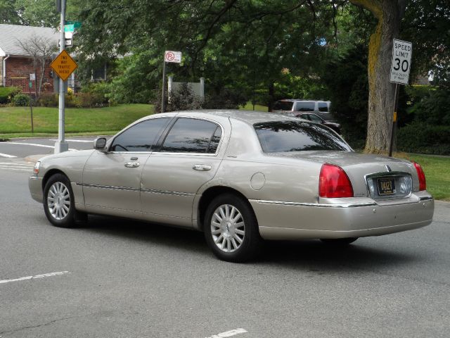 Lincoln Town Car 2004 photo 1