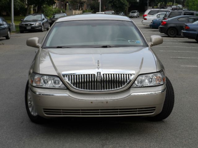 Lincoln Town Car 2004 photo 3