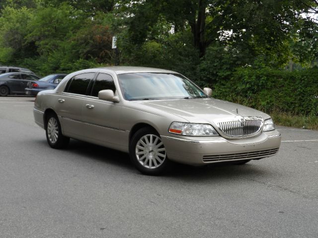 Lincoln Town Car 2004 photo 4