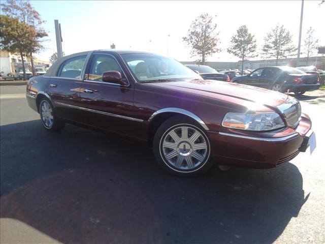 Lincoln Town Car 2004 photo 3