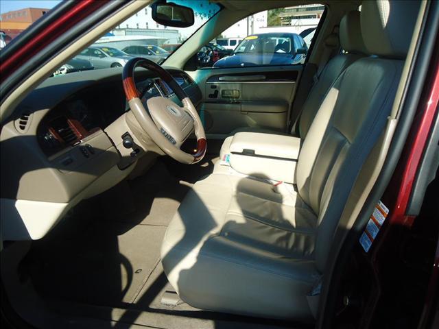 Lincoln Town Car 2004 photo 4