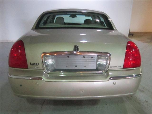 Lincoln Town Car 2004 photo 4