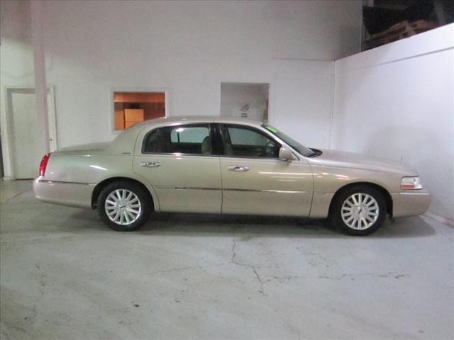 Lincoln Town Car 2004 photo 5