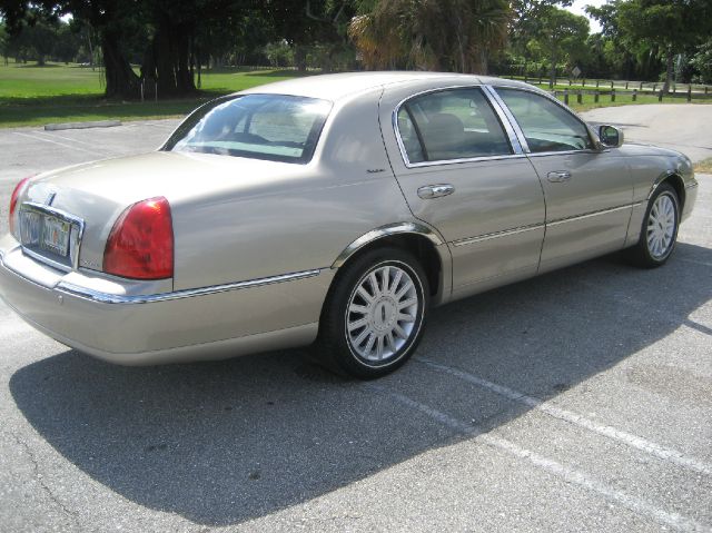 Lincoln Town Car DOWN 4.9 WAC Sedan
