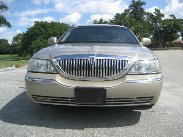 Lincoln Town Car 2004 photo 3