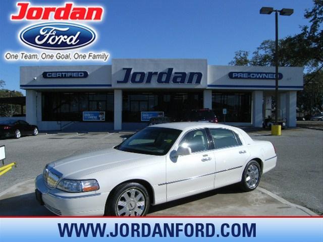 Lincoln Town Car Platinum Supercrew Sedan