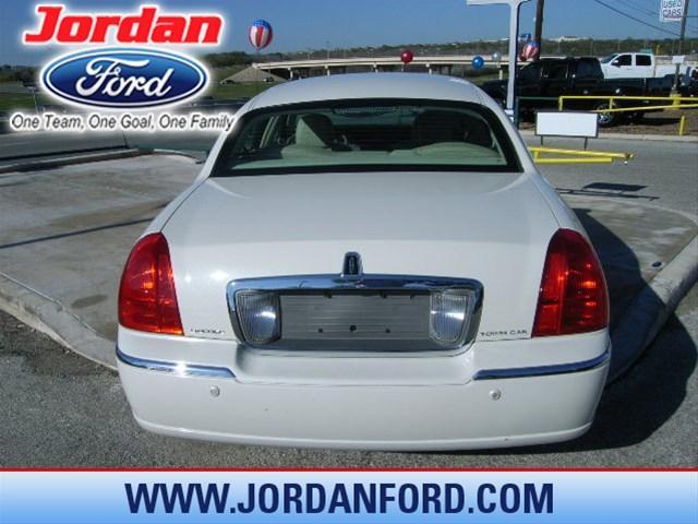Lincoln Town Car 2004 photo 3