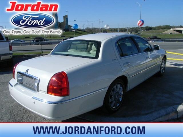 Lincoln Town Car 2004 photo 4