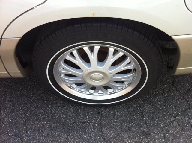 Lincoln Town Car GLS PZEV Sedan