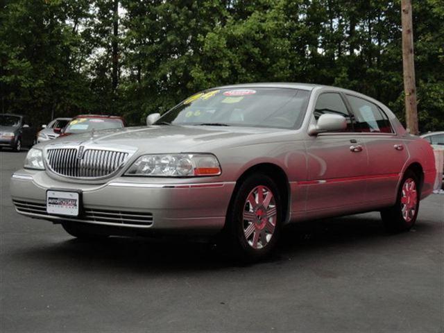 Lincoln Town Car 2004 photo 4
