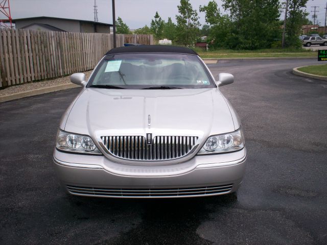 Lincoln Town Car DOWN 4.9 WAC Sedan