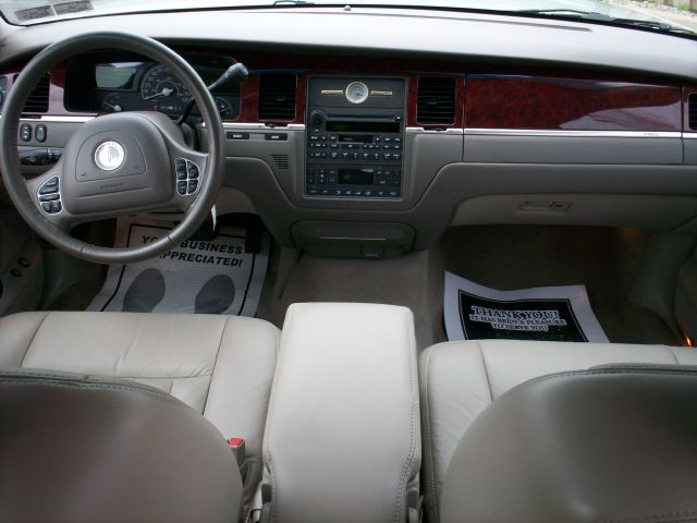 Lincoln Town Car 2004 photo 6