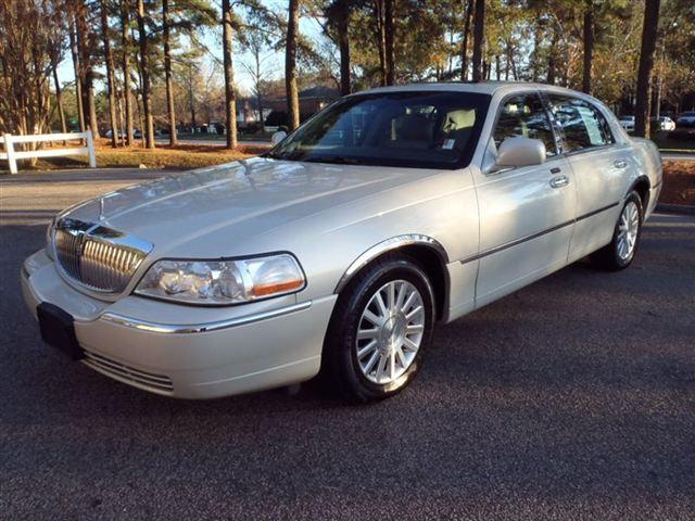 Lincoln Town Car 4D Super Cab Truck Sedan