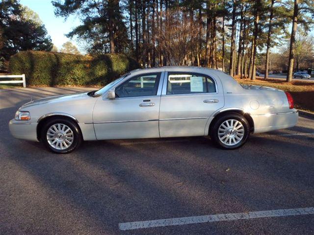 Lincoln Town Car 2004 photo 1