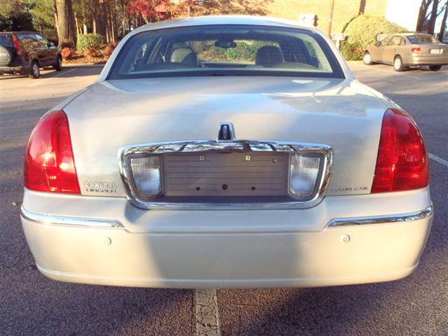 Lincoln Town Car 2004 photo 3