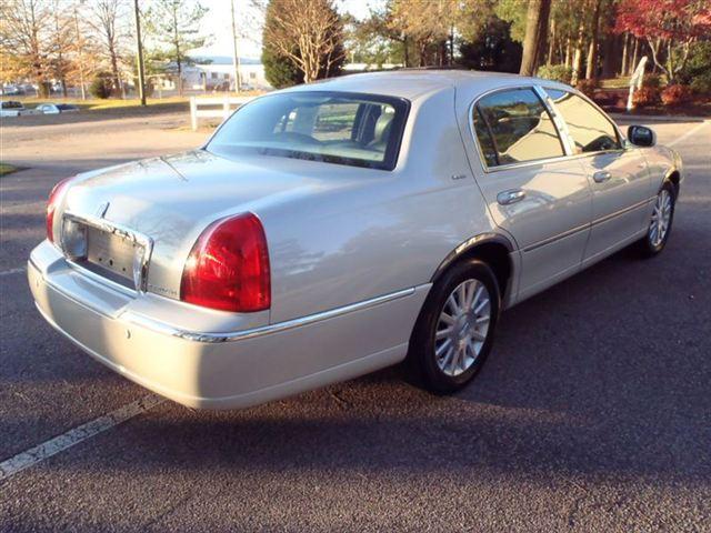Lincoln Town Car 2004 photo 4
