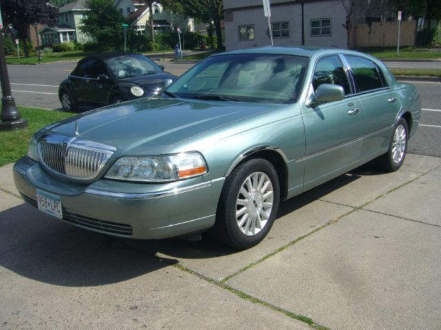 Lincoln Town Car 2004 photo 4