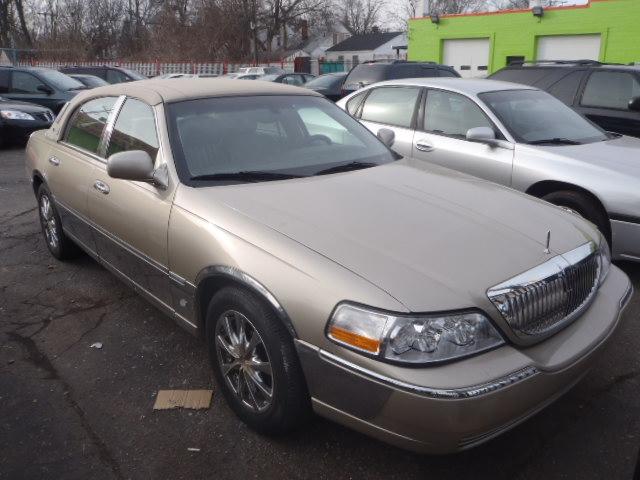 Lincoln Town Car 2004 photo 2
