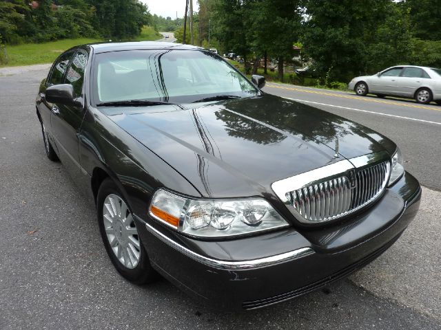Lincoln Town Car DOWN 4.9 WAC Sedan